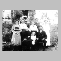 109-0049 Wargienen ca.1925. Die Familie Rogge vor der Gartenterrasse.jpg